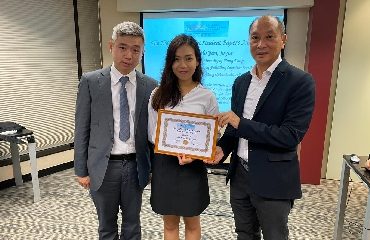 Supervisor Dr Daniel Mo (left) and the winning student Joyce Wong (middle)