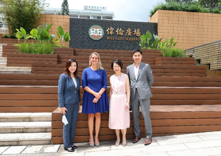 Accompanied by Professor Scarlet Tso, representatives of DBS Bank visit HSUHK campus