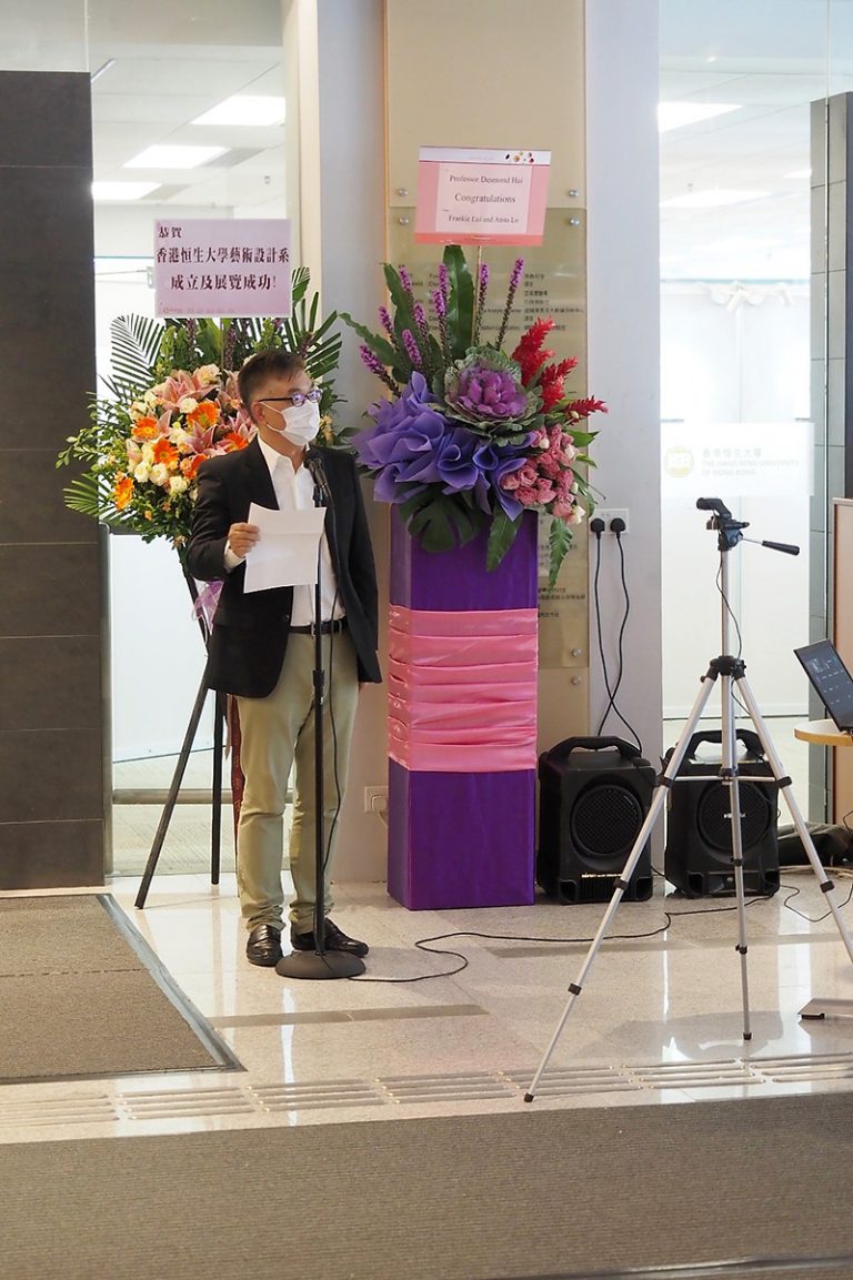 Professor Desmond Hui, the Founding Head of Department of Art and Design of HSUHK, explains the theme and contents of the exhibition as a collection of his sketches during travels in the past 6 years and hopes to provide an alternative escape as a spiritual journey during the pandemic.