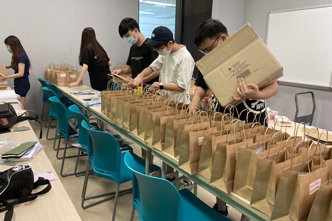 Students are packing the HSUHK Care Packs