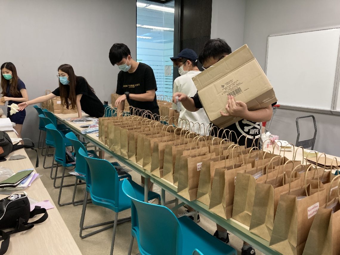 Students are packing the HSUHK Care Packs