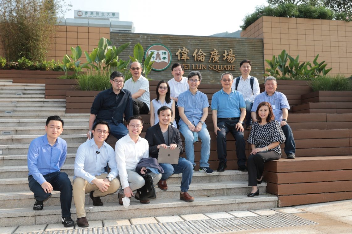 President Simon Ho (middle at the back) and Prof Scarlet Tso, Associate Vice-President (Communications and Public Affairs) (1st from right at the front) take a group photo with the alumni at Wei Lun Square.