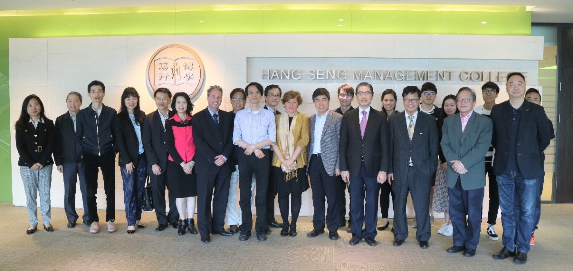Driving economic research, the School invites Professor Guanghua Wan, Director of the Institute of World Economy (Fudan University) (12th from left), for a lecture and academic exchange at HSUHK.