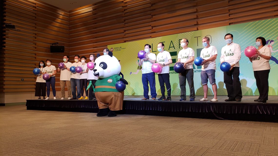 In the New Student Orientation 2020, Guests of Honour deliver their blessings and hope to new students through the balloons.