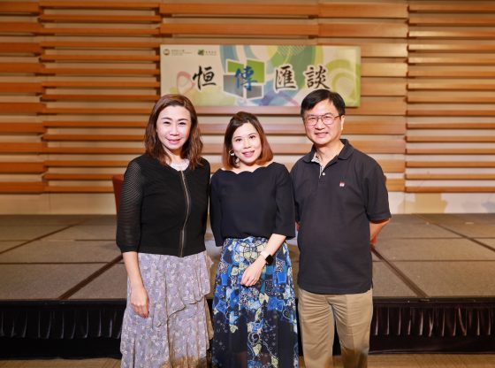 Ms Leung pictures with Professor Tso, Dean of the School of Communication, and Dr James Chang, Associate Dean of the School of Communication.