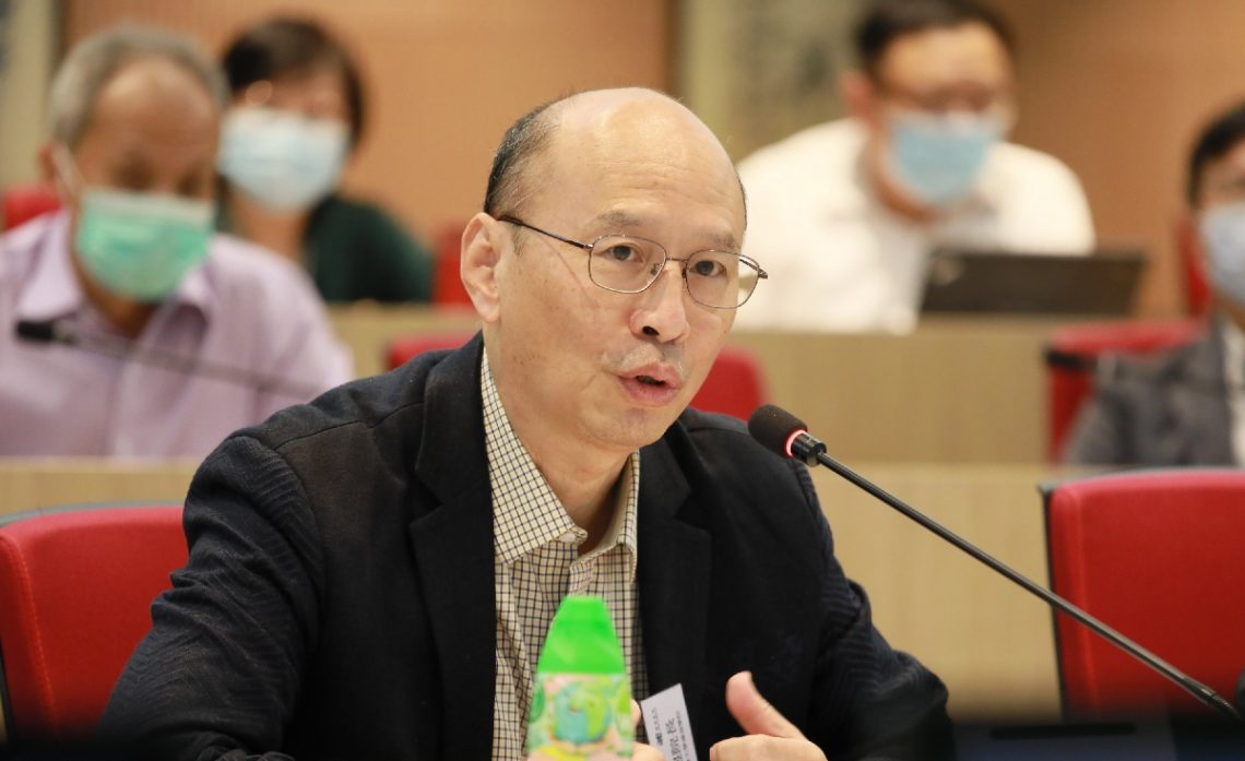 香港浸會大學傳理學院院長及教授黃煜表示，隨著科技急速發展，新聞業界對人才質素的要求亦有所提升。