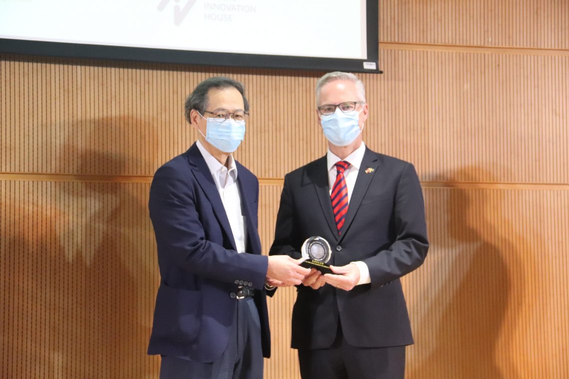 Professor Y V Hui, Vice-President (Academic and Research) (left), presents souvenirs to the speakers.