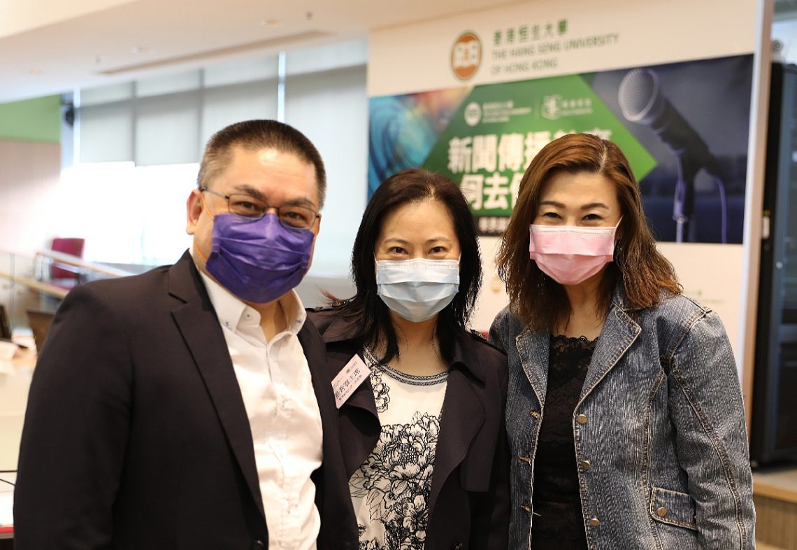 Ms Sau-wan Cheung, Chairperson of Hong Kong News Executives' Association (middle); Professor Scarlet Tso, Dean of the School of Communication (right); and Mr Sin-yung Wong, Manager of Communications and Public Affairs Office (left) takes a group photo.