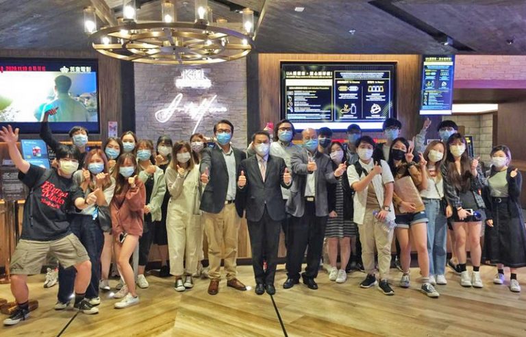 Group photo with UA Cinemas Managing Director Mr Ivan Wong (middle)