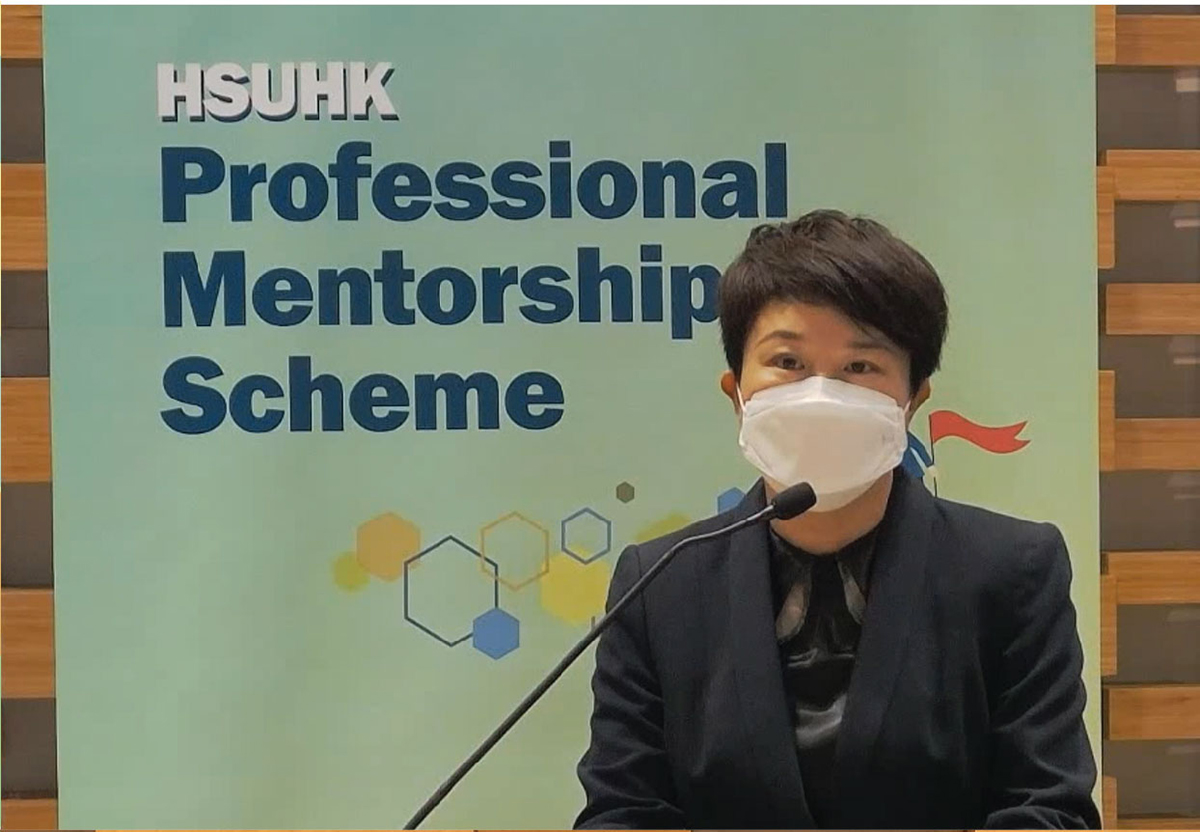 恒大專業師友計劃2021 – 首次網上啟動禮 署理學生事務總監李德芬女士鼓勵學員走出舒適區,並積極與導師互動。
