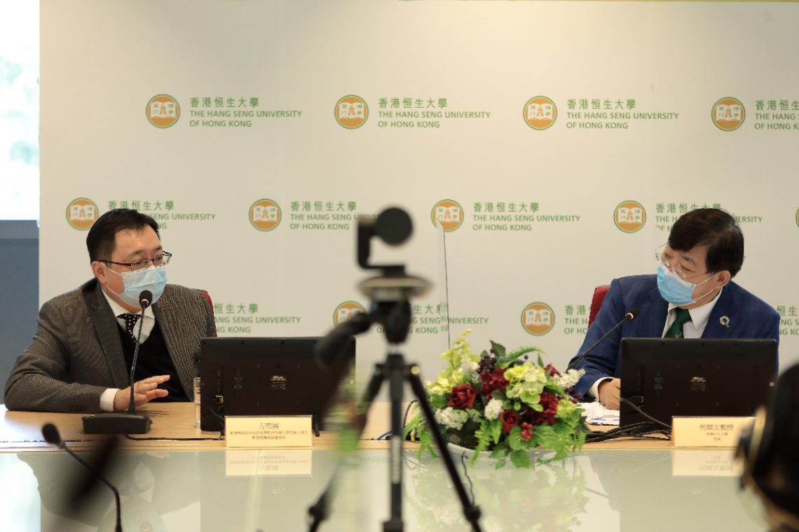 Professor Simon Ho Shun-man (right) and Mr Eugene Fong Yick-jin share their views on sustainable development.