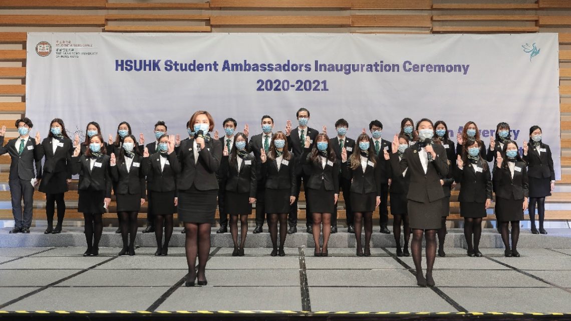 Student Ambassadors take the oath witnessed by Dr Tom Fong.