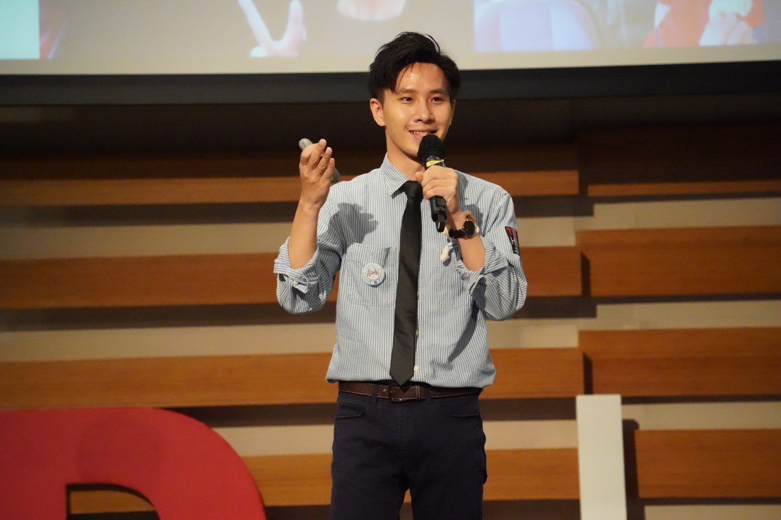 Yung Jai (傭仔) kicks off TEDxHSUHK with his transformation from a flight attendant to a full-time illustrator and social media influencer.