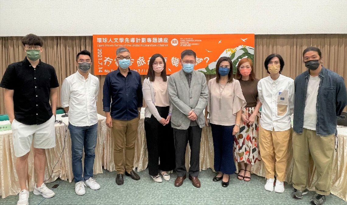 (From left) Mr Rubio Chan, Dr Charles Lam, Professor Desmond Hui, Dr Christine Choy, Professor Gilbert Fong, Professor Scarlet Tso, Dr Shelby Chan, Dr Kim-fan Wong and Mr Ho-chuen Kwan