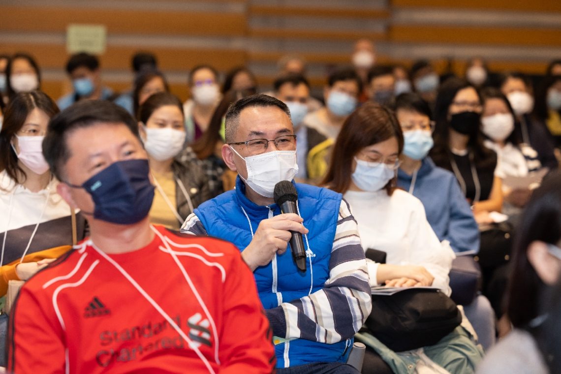 Parents share their views and raise questions to President Ho.