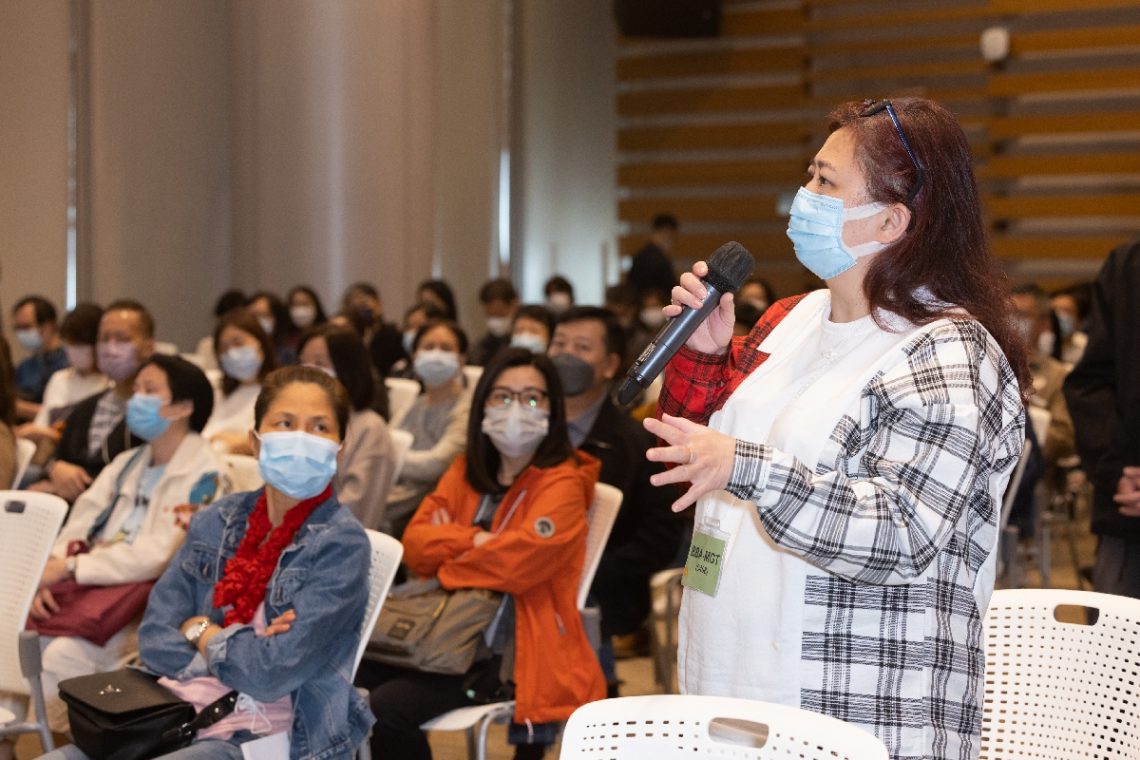 Parents share their views and raise questions to President Ho.