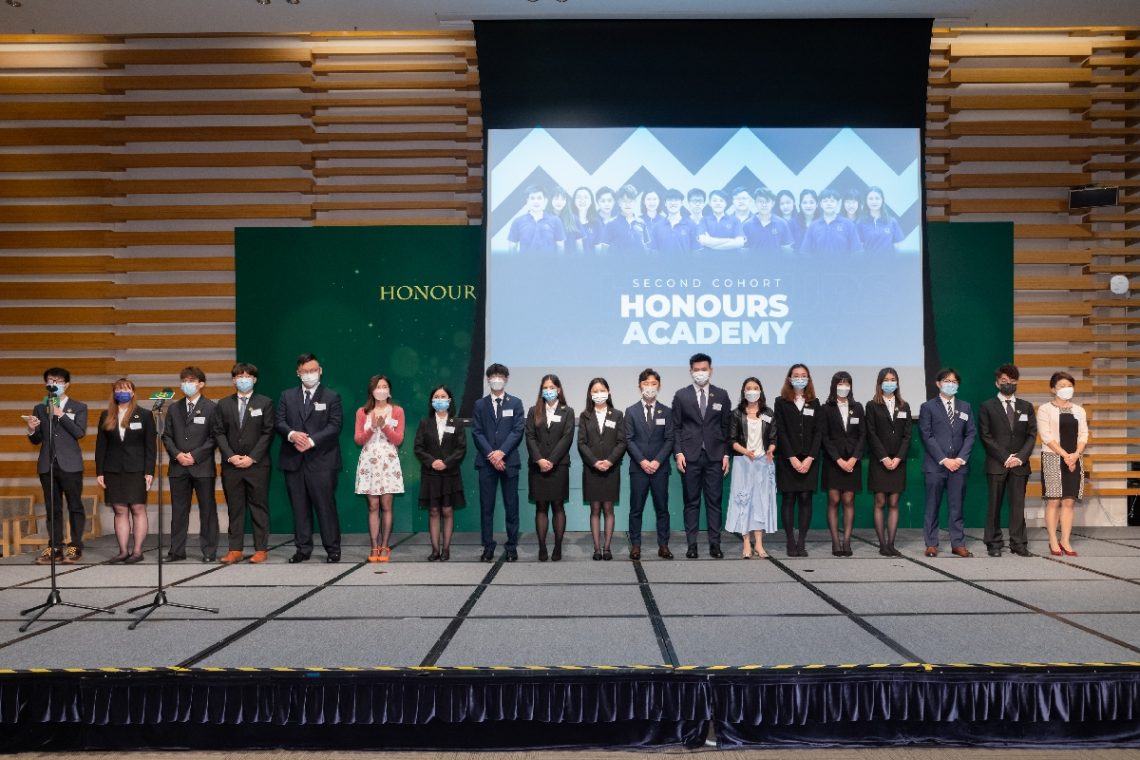 16位獲選本科生正式成為榮譽學院的第二屆學員。