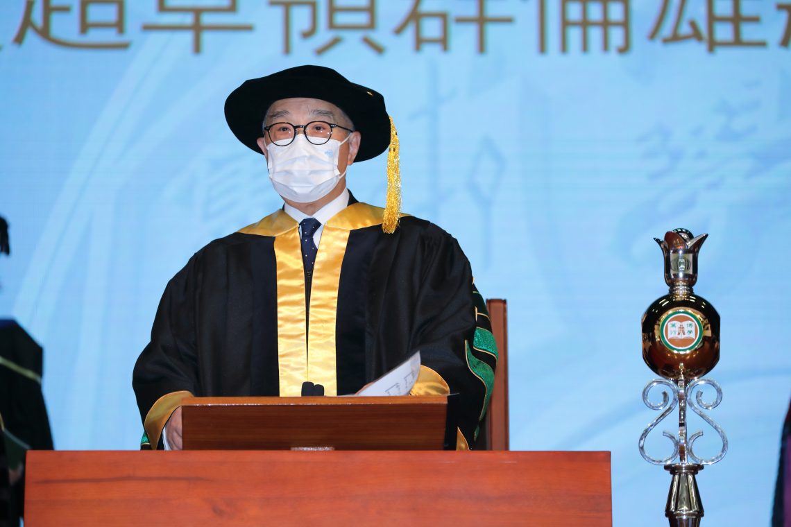 Dr Moses Cheng, Chairman of Council, officiated the afternoon sessions of the HSUHK Graduation Ceremony 2021.