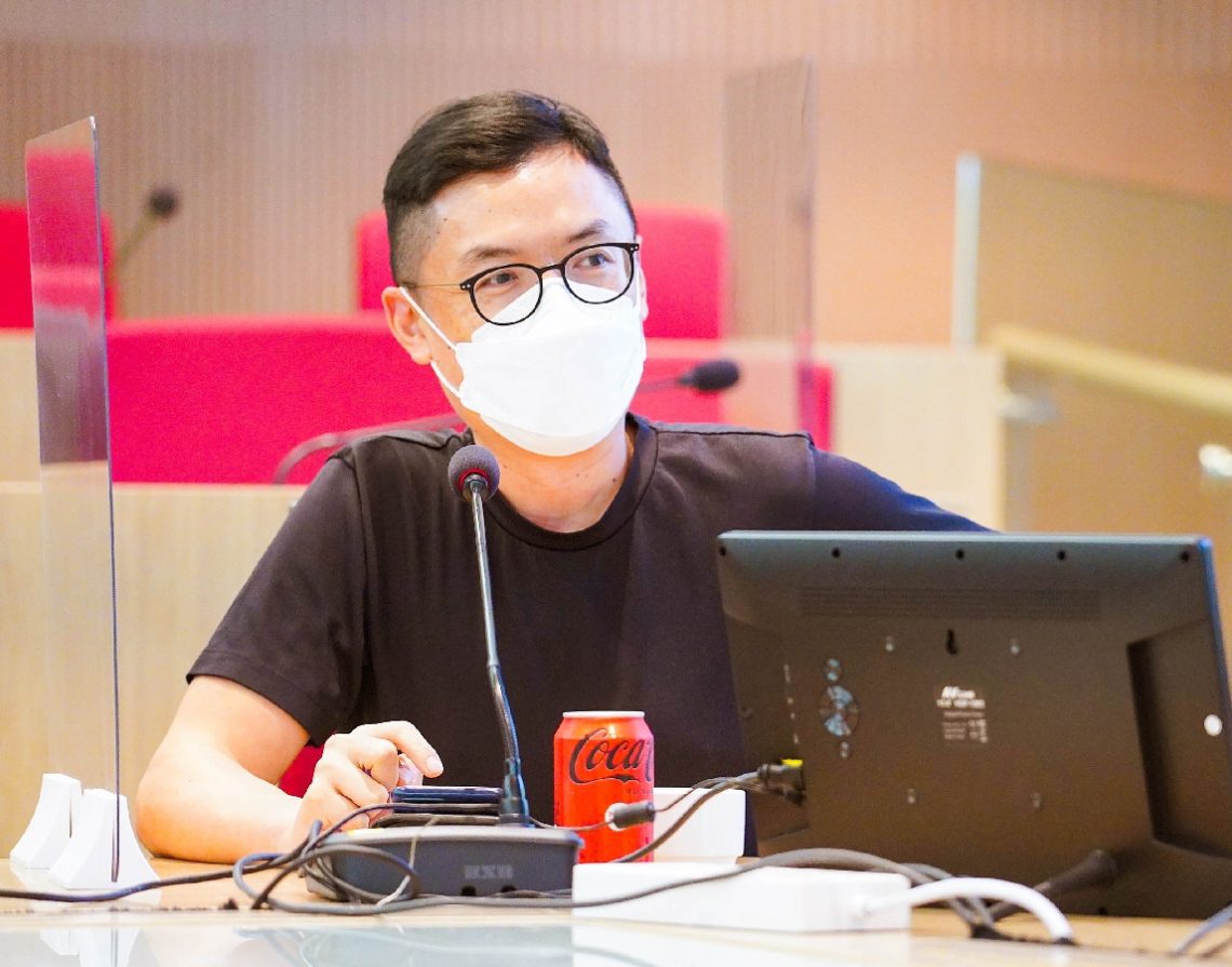 Mr Earnest Li shares how he demonstrates practical operation during his face-to-face classes while establishing himself as a role model to encourage students to work hard and be brave to take on challenges.