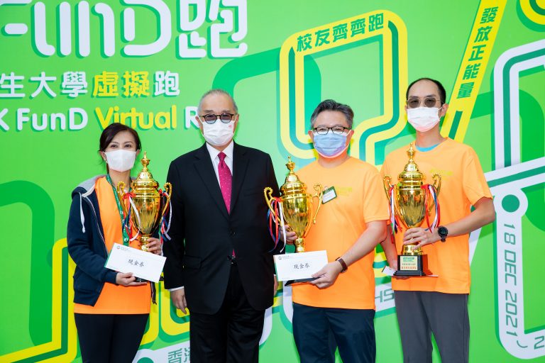 Dr Moses Cheng (2nd from left) presented the “Council Chairman Cup – Most Supportive Residential College, Most Supportive School, and Top Alumni Referral Award” to S H Ho Wellness College; School of Business; and Dr Eden Chow, respectively.