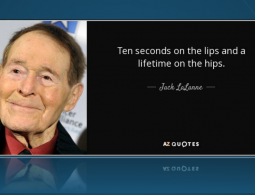 關先生分享了美國健身創建之父傑克．拉蘭（1914-2011）的雙語健身片段，以及他的格言── 唇上享受十秒鐘，臀上增磅一生中 （不要縱情吃喝）
