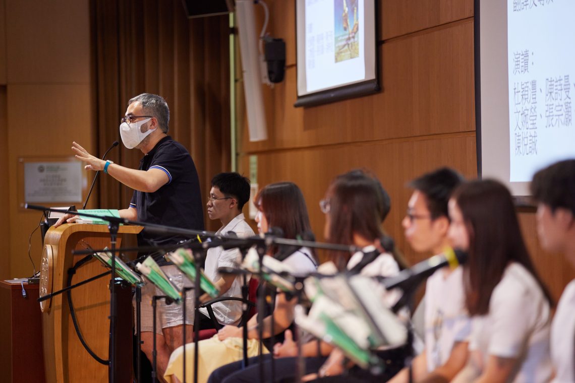 Mr Wu Ho-fai, Director and Trainer, and the participating students.