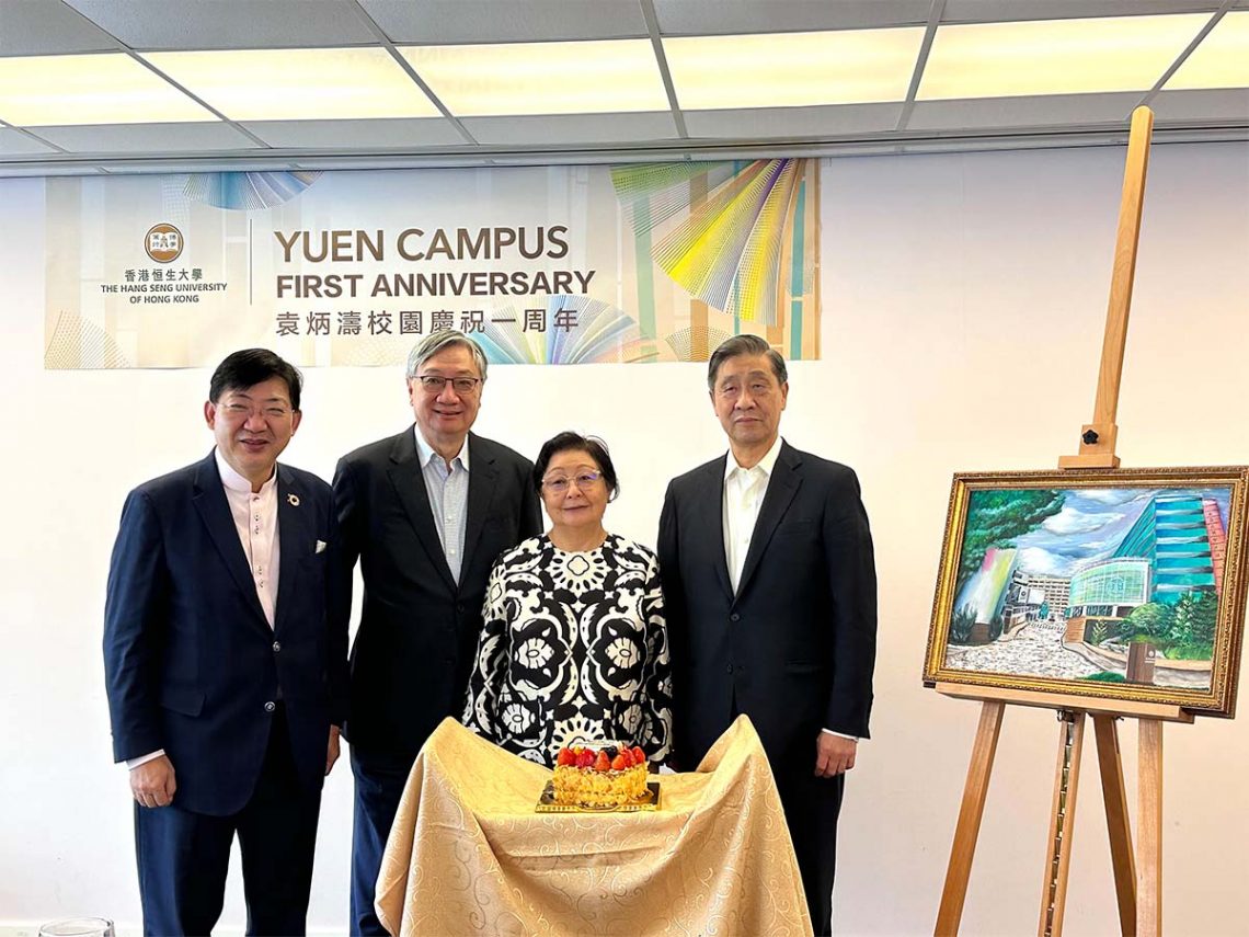 President Simon Ho (first from left) and Dr Patrick Poon, Governor of HSUHK (first from right) present the Yuen campus oil painting and the HSUHK Foundation souvenir to the pair in appreciation of their great support.