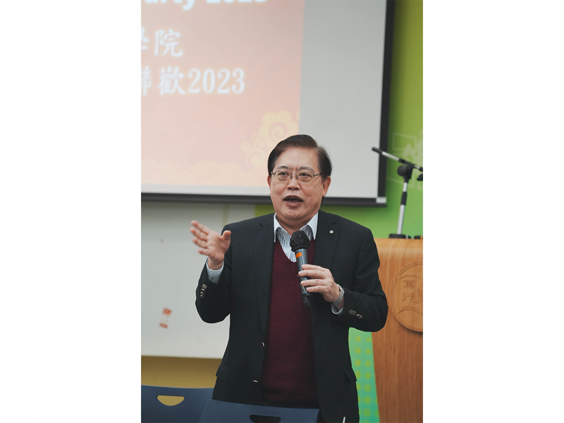 Professor Ronald Chiu, Associate Dean of SCOM, encouraged students to study diligently in the MA-SC programme