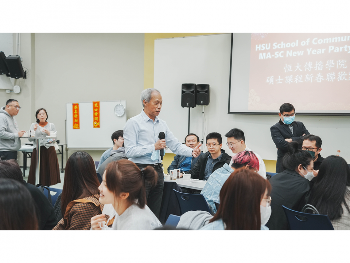 傳播文學碩士課程老師陸觀勇博士與同學們分享對策略傳播的看法