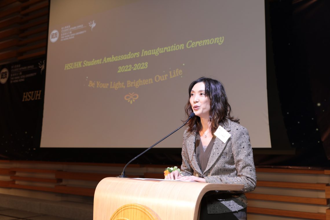 Professor Jeanne Fu, Acting Vice-President (Learning and Student Experience) encouraged Student Ambassadors to demonstrate the ’To Learn and To Serve’ spirit, to become an efficient leader, and to grasp every opportunity to glow and shine.