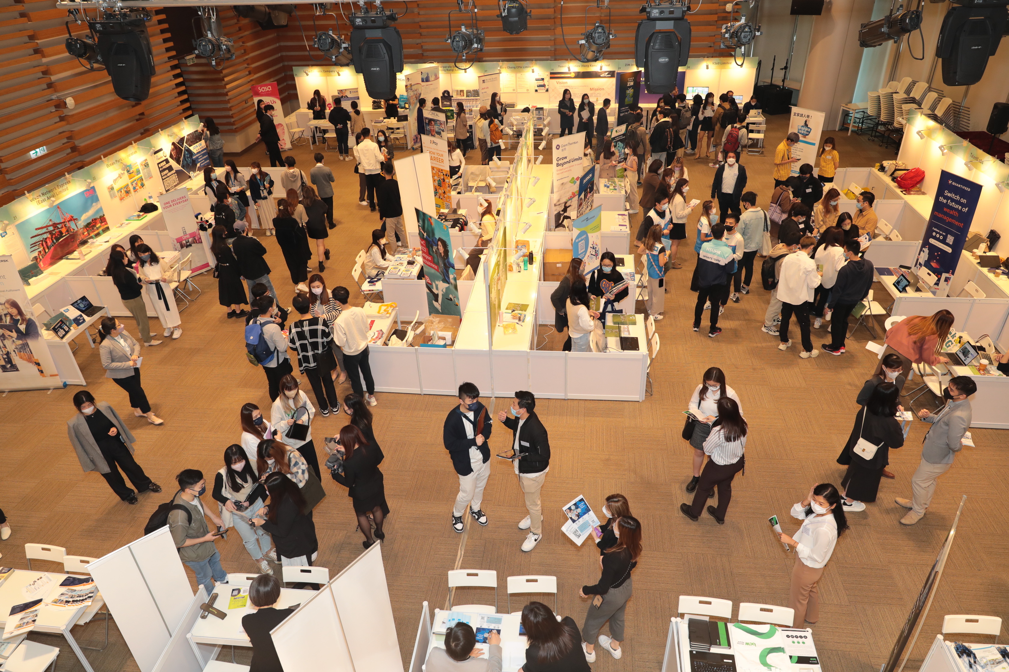 HSUHK Careers Fair 2023 Received an Overwhelming Response Over 200 Exhibitors Participated and 3,000 Students Attended