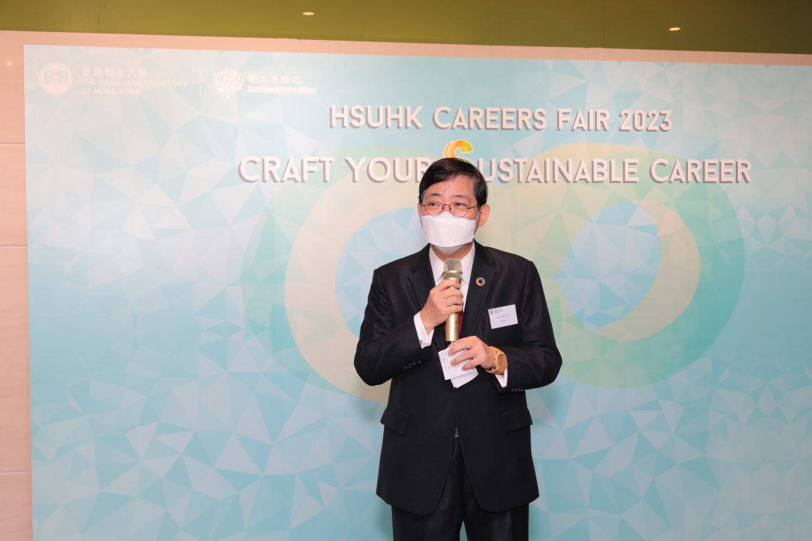 Photo 5: President Simon Ho expresses his hope that that HSUHK students learn more about the skills and knowledge needed in the current and future employment market and build a “sustainable career”.