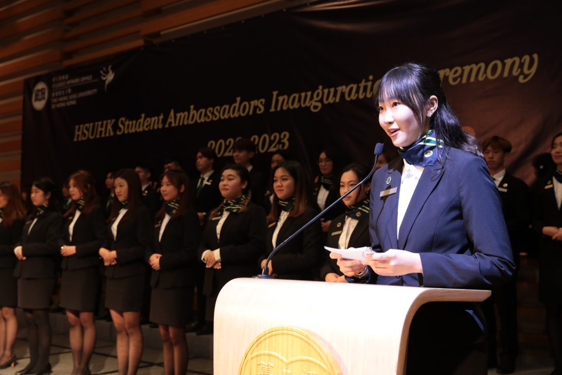 新一屆學生大使代表梁惜希感謝學生事務處給她成為學生大使的機會,她亦感謝各位資深學生大使從計劃開始到就職典禮給予的支持。而她在學生大使生涯中最難忘的經驗是訓練營中的夜行活動,當中大家互相信任及支持,讓他們成功完成任務,增加了他們之間的團隊精神。她希望和一眾學生大使繼續一起努力和學習,為恒大服務。