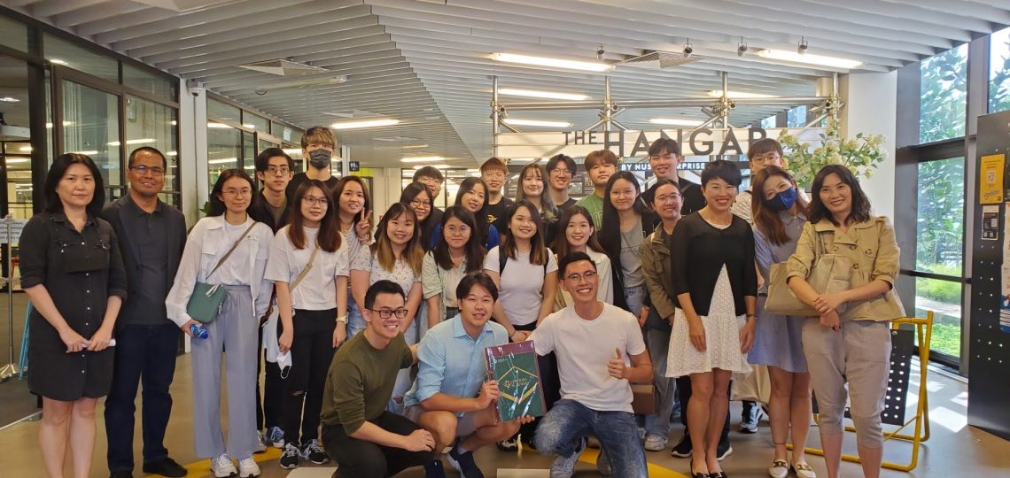 Group photos with NUS staff and startup entrepreneurs