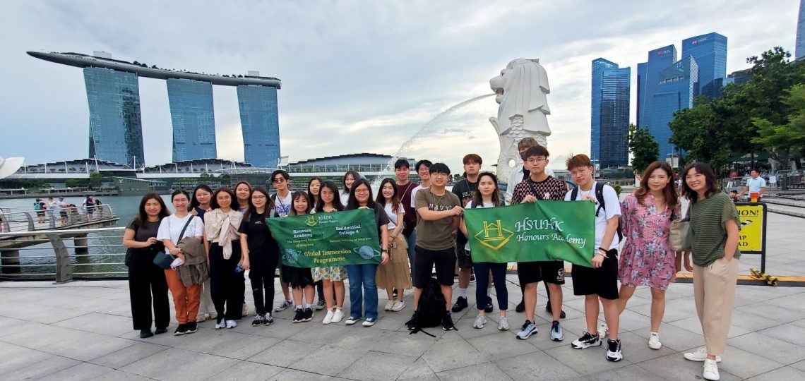 If you haven't visited this landmark “Merlion Park”, you can’t say you’ve been to Singapore!