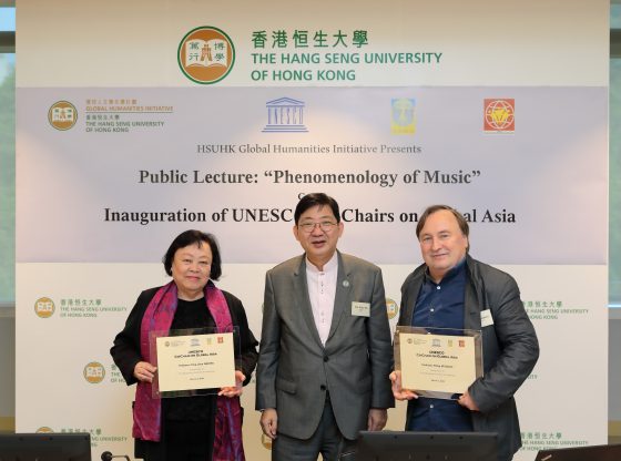 Philip Buckley教授（右一）和熊秉真教授（左一）出任聯合國教科文組織全球亞洲聯合主席的就職典禮。