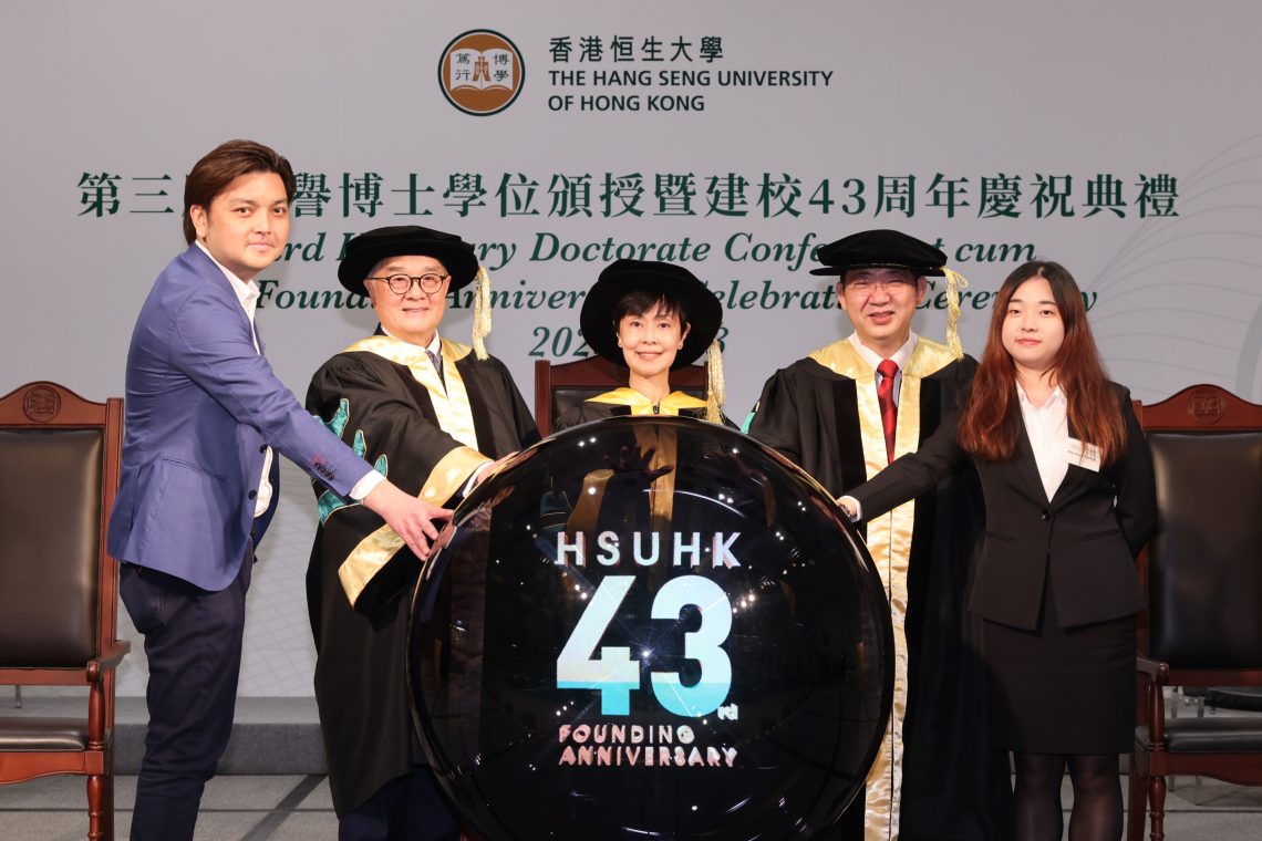 Photo 3: (From left) Chairman of HSUHK Alumni Association Mr Dicky Yuen, Dr Moses Cheng, Ms Diana Cesar, President Simon Ho, and President of HSUHK Students’ Union Ms Angel Cheung celebrate the University’s 43rd anniversary.