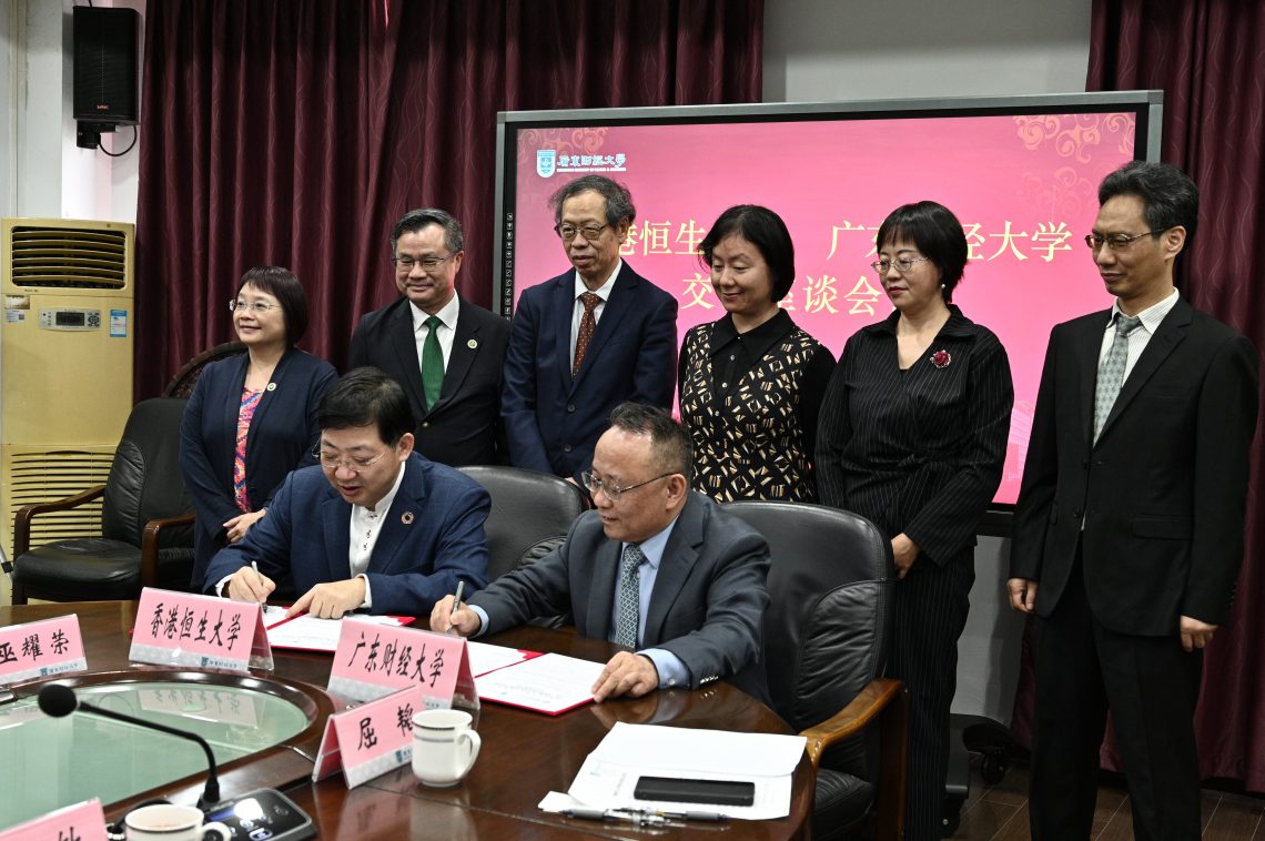 President Ho signed an MoU with the School of Economics of Guangdong University of Finance and Economics on actuarial studies and insurance industry.