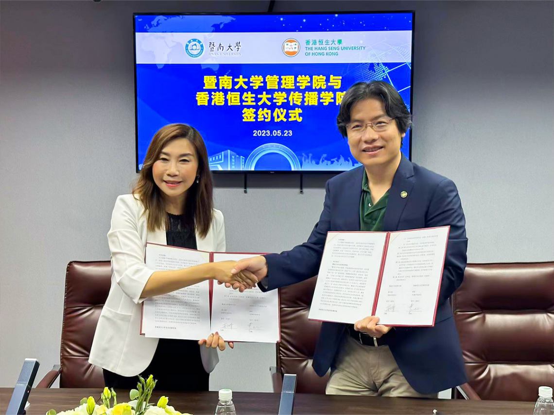 Professor Tso signs a MoU with Professor Li Wenjing, Dean of the School of Management of JNU.