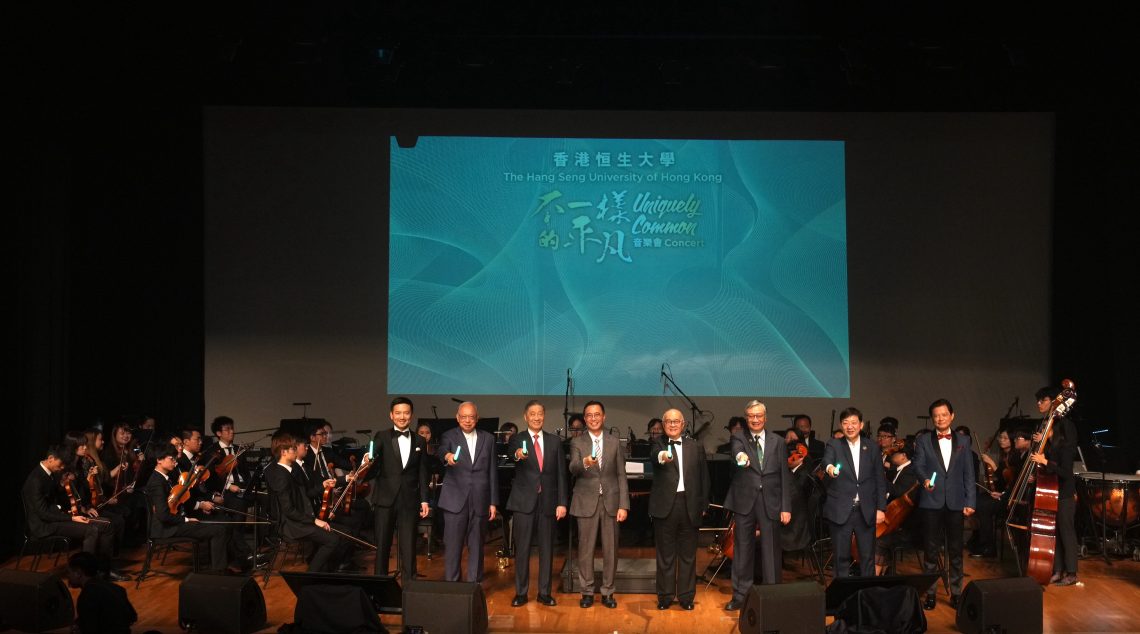 Officiated at the Concert’s opening ceremony were Mr Kevin Yeung Yun Hung (fourth from left), Secretary for Culture, Sports and Tourism; Dr Moses Cheng (fourth from right), Council Chairman; President Simon S M Ho (second from right); Dr Patrick Poon (third from left) and Dr Francis Yuen (third from right), Co-Chairmen of the Concert Organising Committee; Mr Thomas Liang (second from left), Chief Executive of Wei Lun Foundation Limited, the principal supporter of the Concert; Dr Warren Mok (first from right), world-renowned tenor; and Mr Ronald Kwok (first from left), Chairman of Opera Hong Kong.