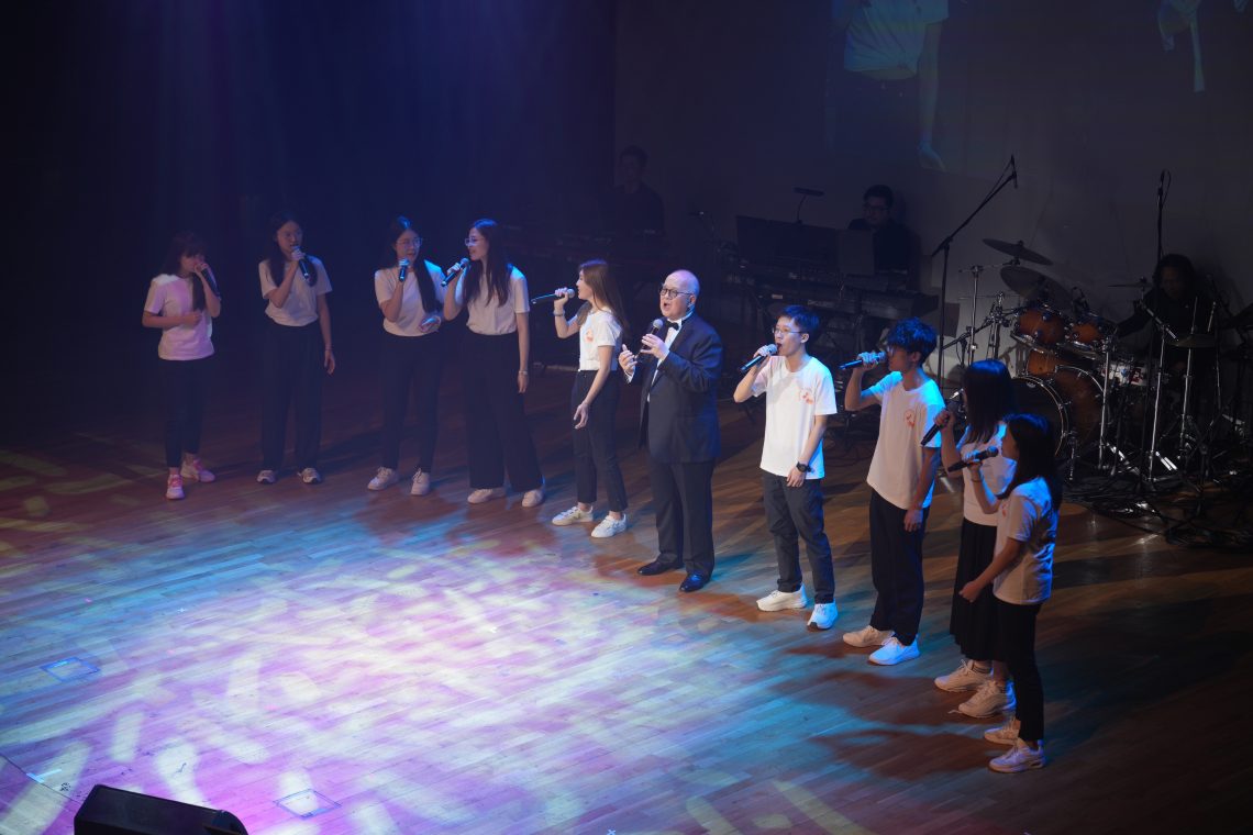 Dr Moses Cheng performed with HSUHK A Cappella Group as an intergenerational collaboration.