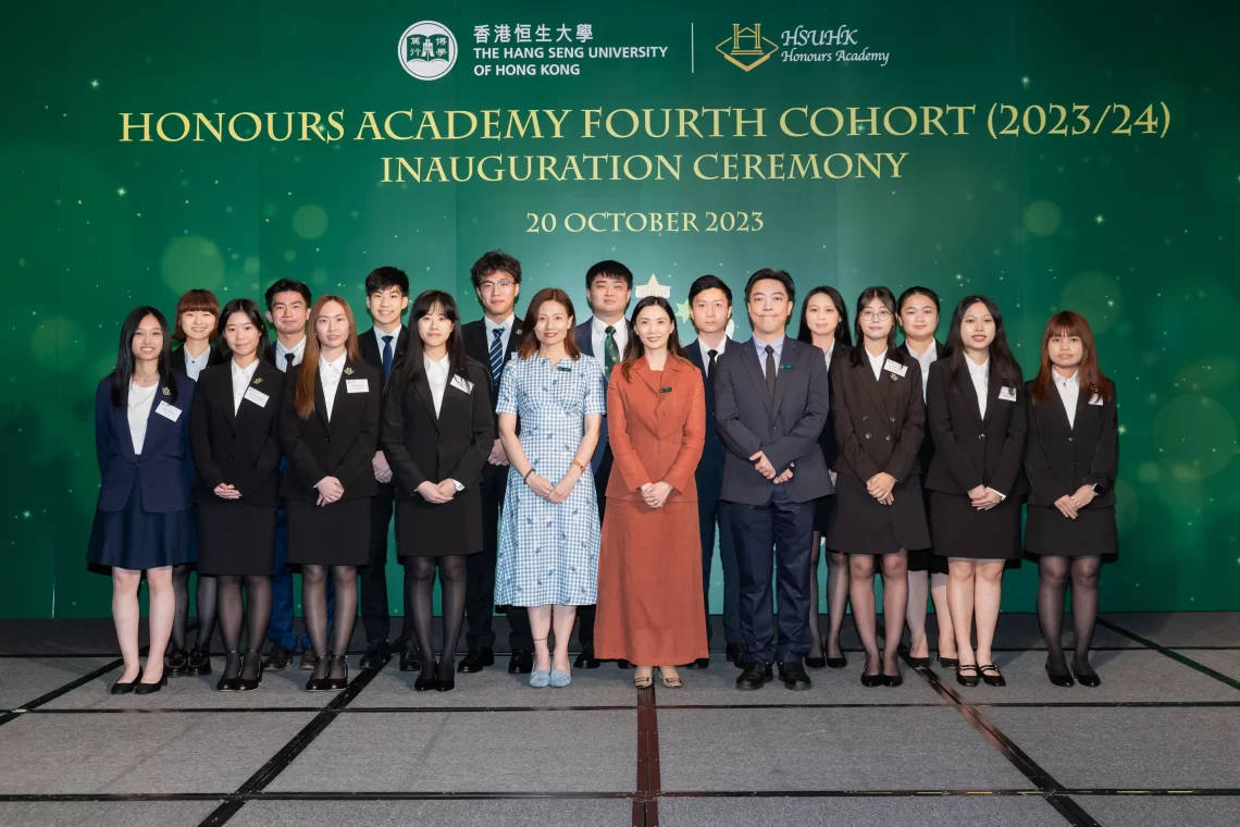 The new student cohort with Dr Holly Chung, Acting Head of HA (5th from left, front), Prof Jeanne Fu, Acting Vice-President (Learning and Student Experience) (5th from right, front ), and Dr Willy Yue, Associate Head of HA (4th from right, front).