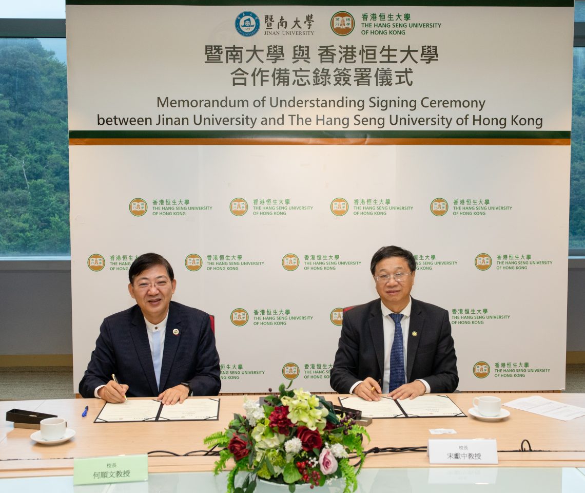 President Simon Ho (left) and President Song Xianzhong sign the MoU.