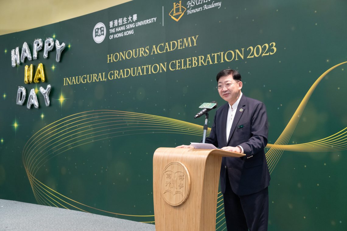 President Simon Ho welcomed esteemed Professional and Academic Fellows, and an ensemble of our University’s senior management, faculty, administrators, HA students, friends and families to the Honours Academy’s Inaugural Graduation Celebration.