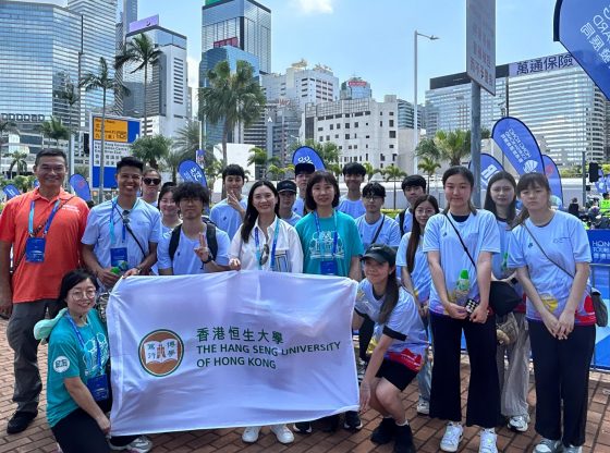 Professor Jeanne Fu (4th from left), Vice-President (Teaching and Student Experience), and Dr Cheung Pui-sze (5th from left), Director of Student Affairs show their support to the students and the athletes.